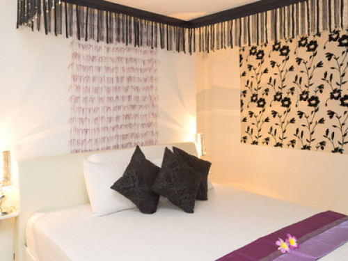 White Elegance & a Touch of Romance - Gallery - 7