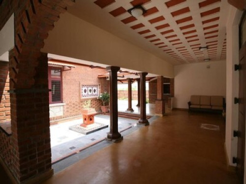 Spacious courtyard home  - Gallery - 21