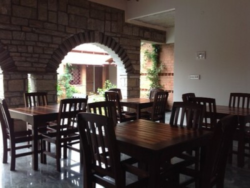 Spacious courtyard home  - Gallery - 18
