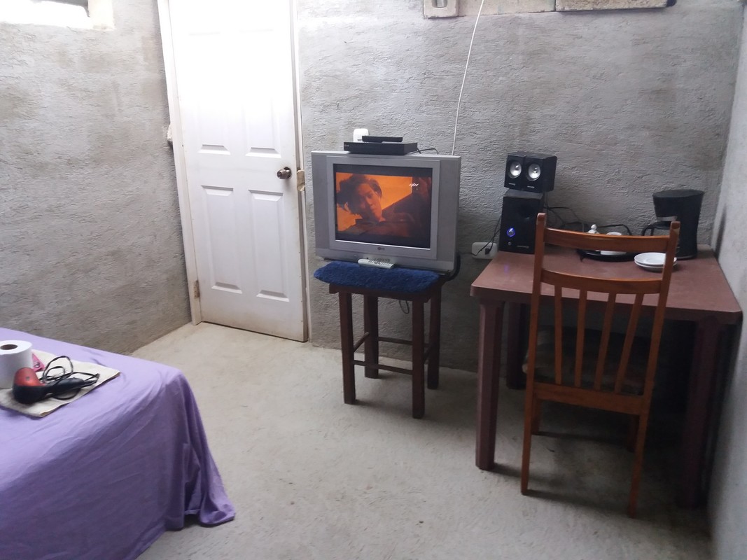 1 Bed Room, Shared Bathroom(Full Room) - 1