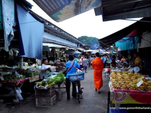 Northern Cultural Home in Lampang - Gallery - 6