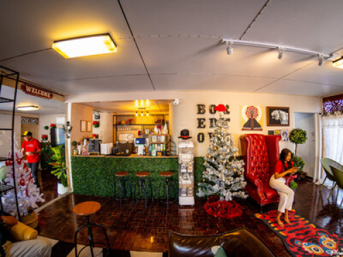 Cozy-Creative Corner in Old Phrae - Gallery - 17