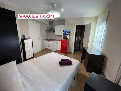 Room in Calle Fermín Caballero, Cuenca for 200 m² with 6 bedrooms - Gallery - 11