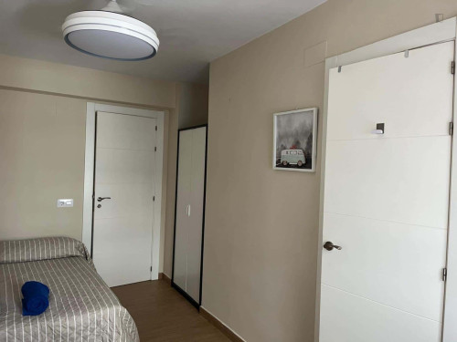 Room in Calle Fermín Caballero, Cuenca for 200 m² with 6 bedrooms - Gallery - 4