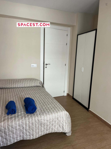 Room in Calle Fermín Caballero, Cuenca for 200 m² with 6 bedrooms