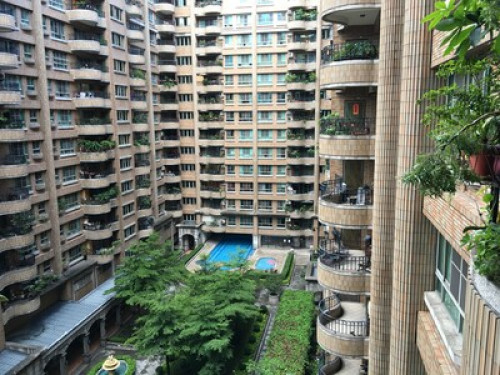  A Comfortable Home in a Happy City - Gallery - 12