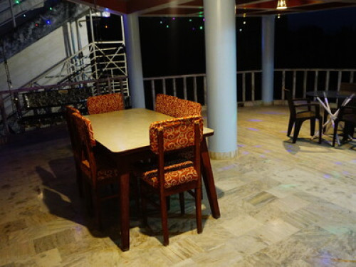 Luxurious 4-Bedroom Villa at Abu Rd - Gallery - 9