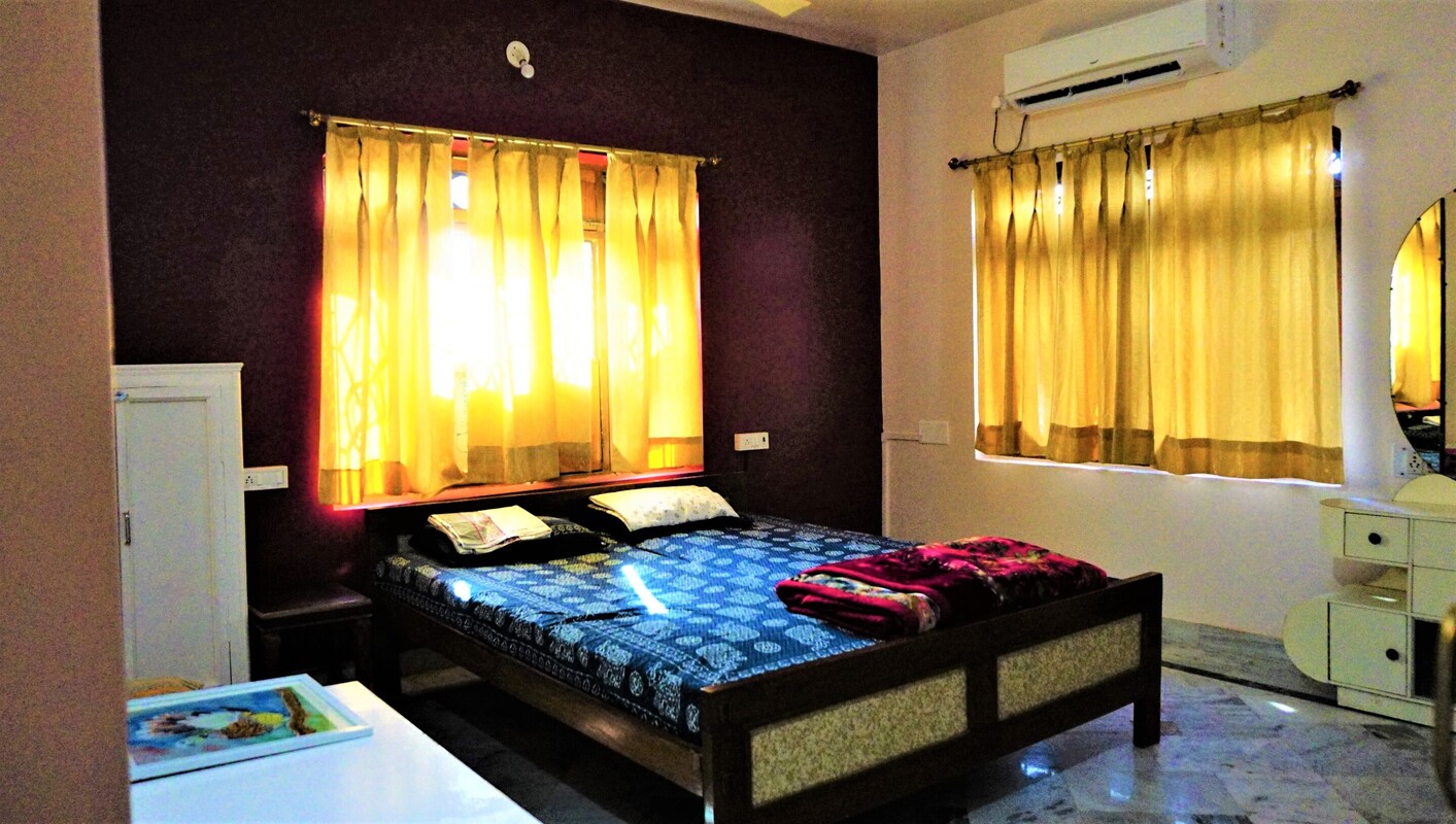 Luxury 1 -Double Bedroom With Balcony At Abu Road(Single Bed) - 1