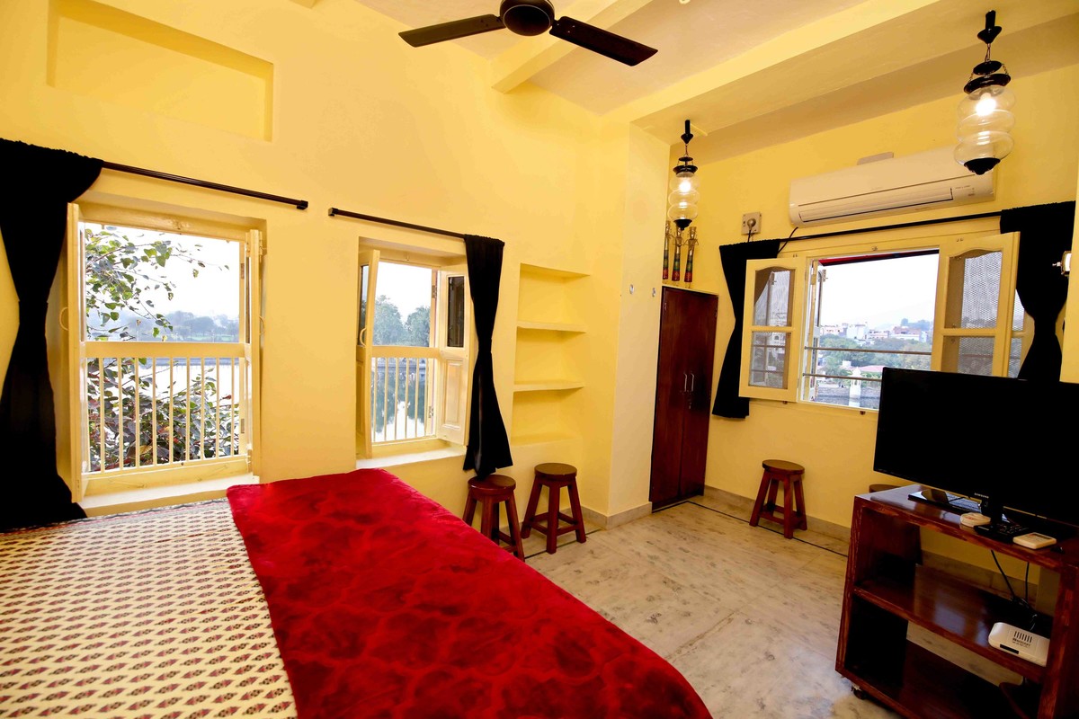 White Room(Single Bed) - 1