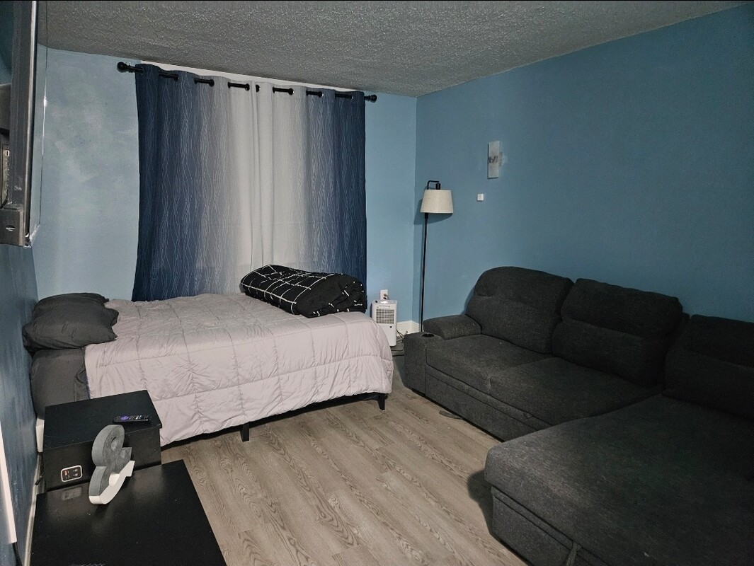 Bedroom (Full Room) - 1