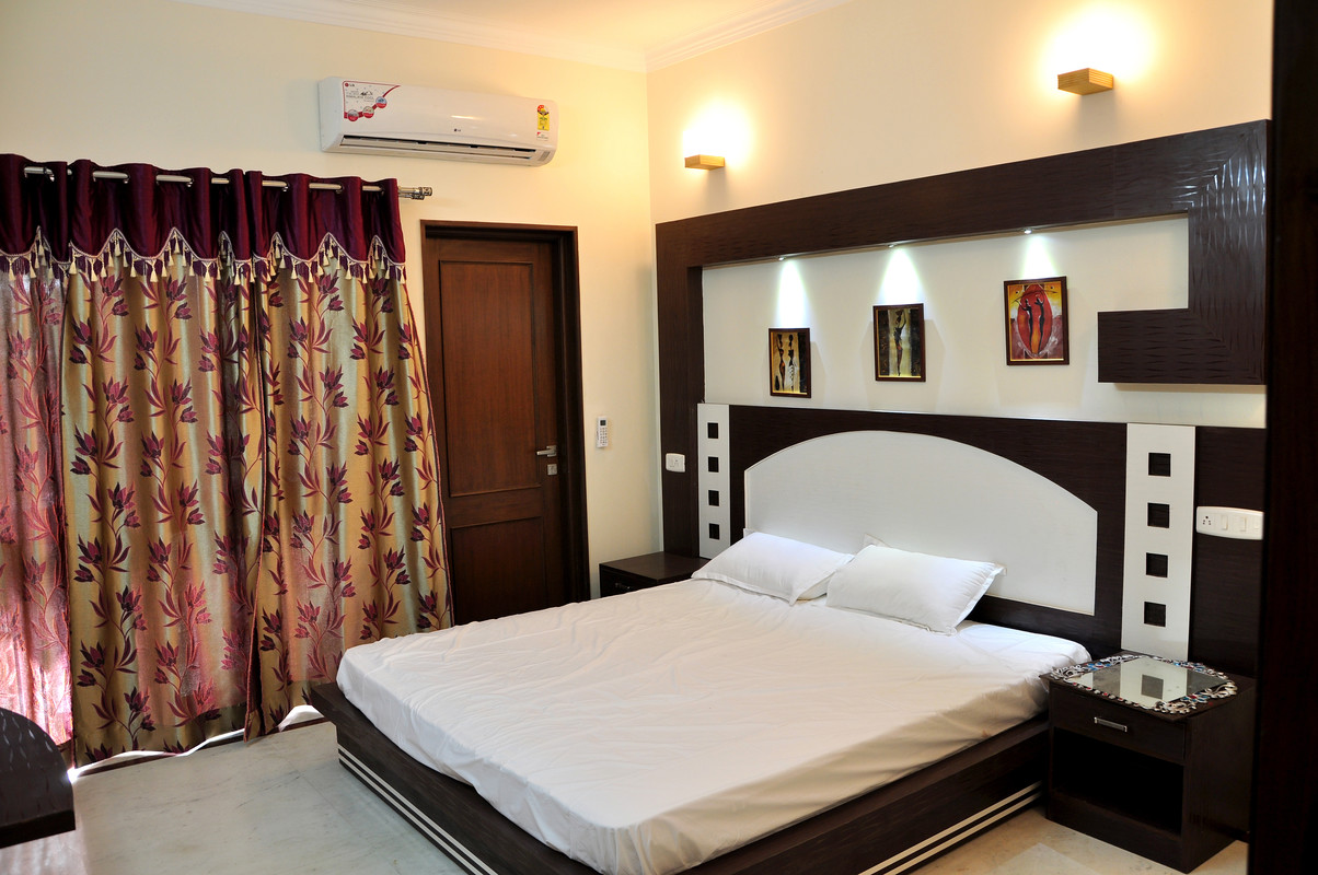 Deluxe King Room With Bathtub(Single Bed) - 1
