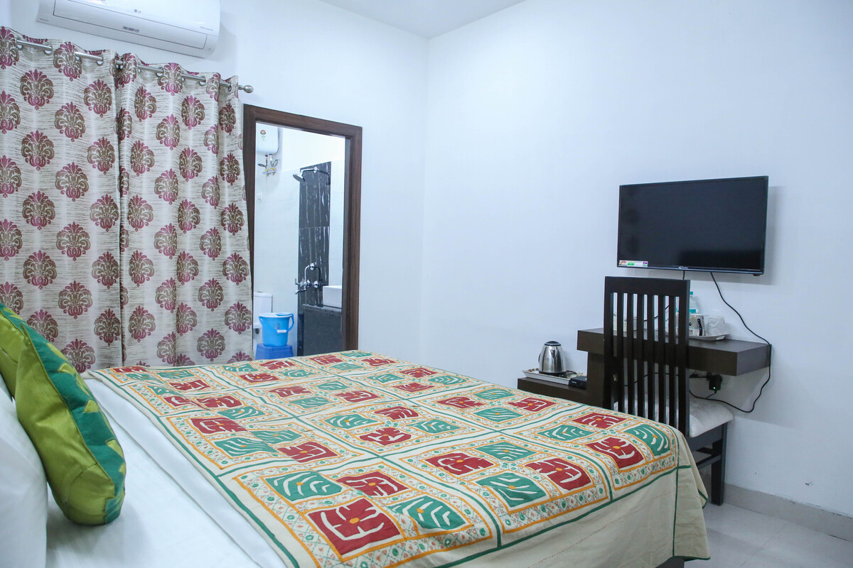 MEERA(Full Room) - 1