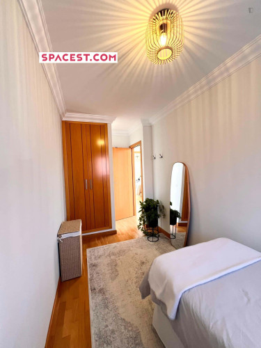 Room in Calle la Esterlizia, La Luz for 188 m² with 3 bedrooms