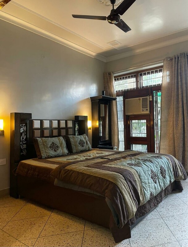 Mulberry (Full Room) - 1