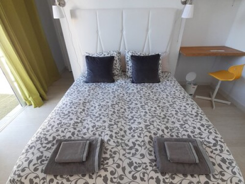 Room with en-suite bathroom - Gallery - 16
