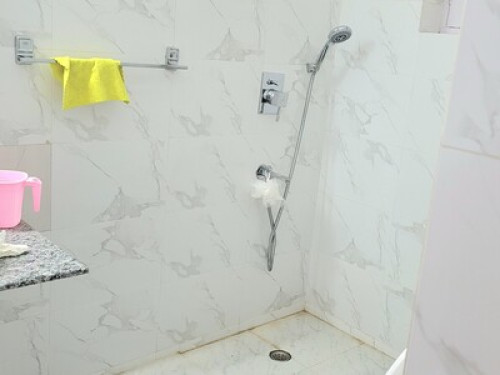 Cozy Furnished Room Posh S. Delhi - Gallery - 2