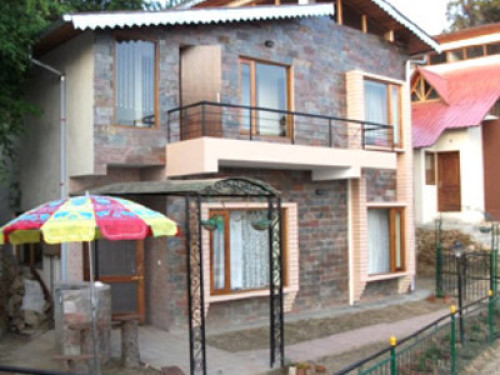 comfortble home in uttarakhand hill