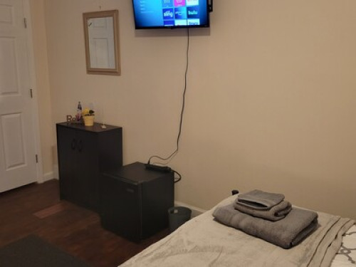 Large Spacious Furnished Bedroom  - Gallery - 4