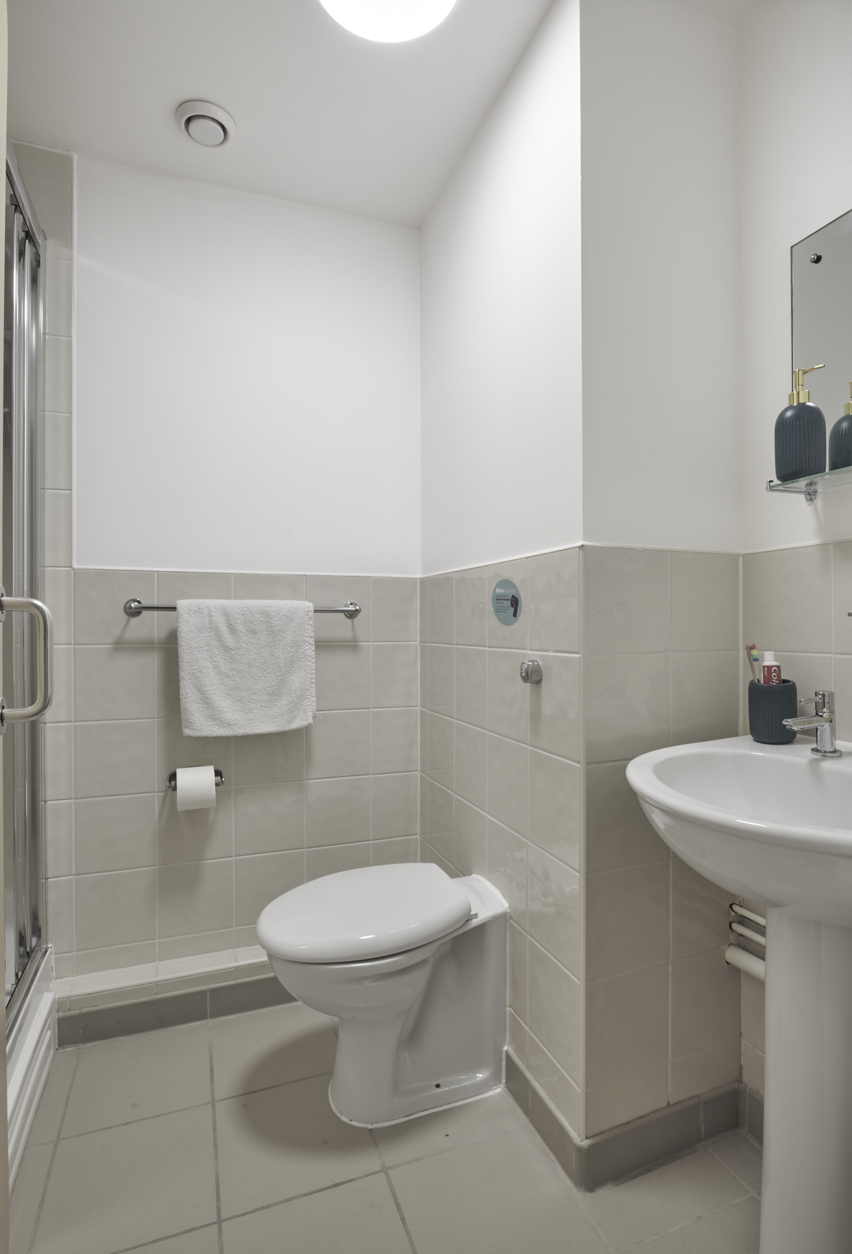  Classic En-Suite  -  Sky Blue Point  - Gallery -  12