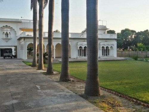 The Palm House- a one acre villa