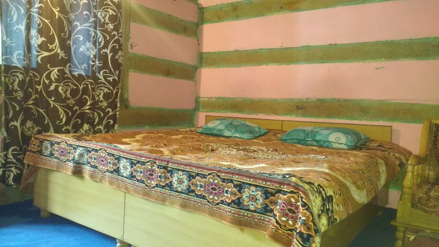 Simply Furnished With Wood And Wooden Infrastructure.(Full Room) - 1