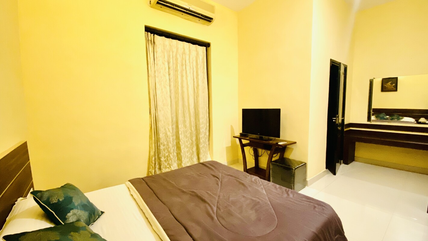 Room 1 (Full Room) - 1