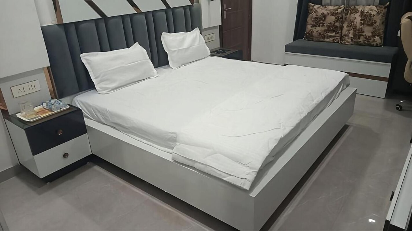 Deluxe Room With A Workspace(Single Bed) - 1