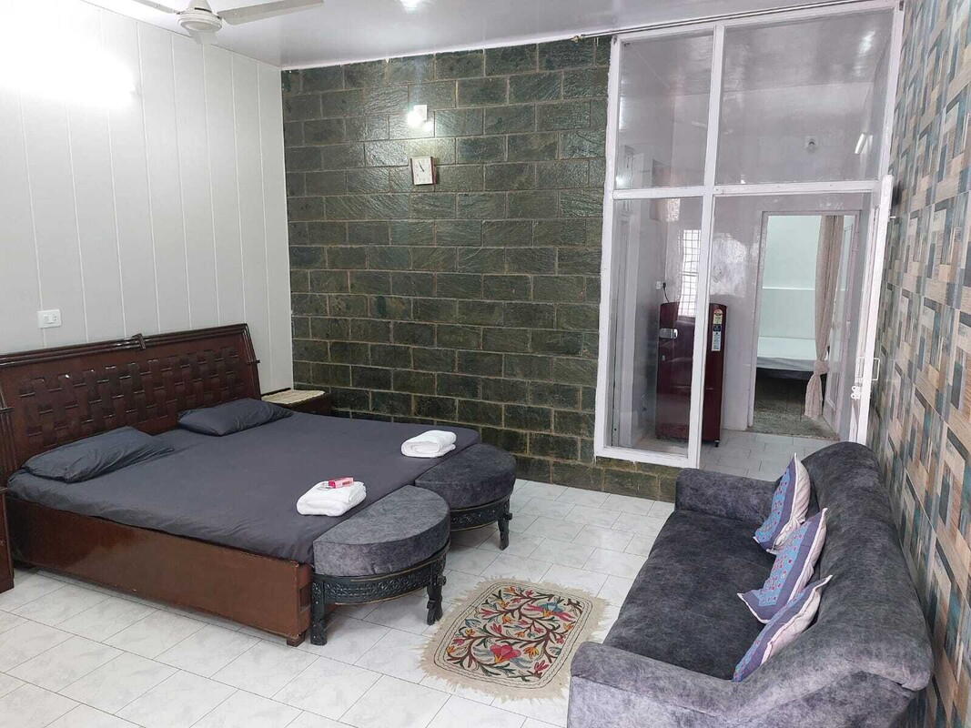 Master Bedroom With Attached Children's Room . (Single Bed) - 1