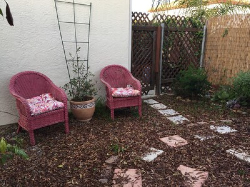 Garden Sanctuary Near Colleges - Gallery - 13