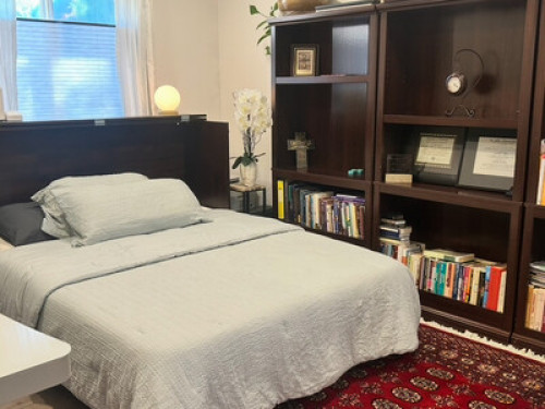 A single bedroom with share and ki. - Gallery - 8