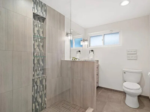 A single bedroom with share and ki. - Gallery - 4