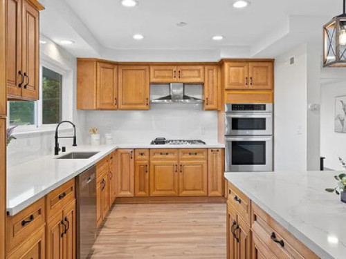 A single bedroom with share and ki. - Gallery - 7