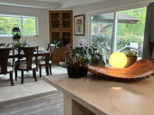 A single bedroom with share and ki. - Gallery - 6