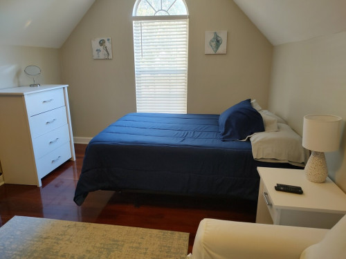Study size room in residential area - Gallery - 3