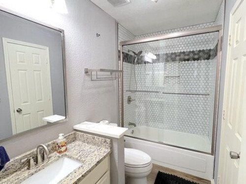  2 Furnished Rooms in Modern Home