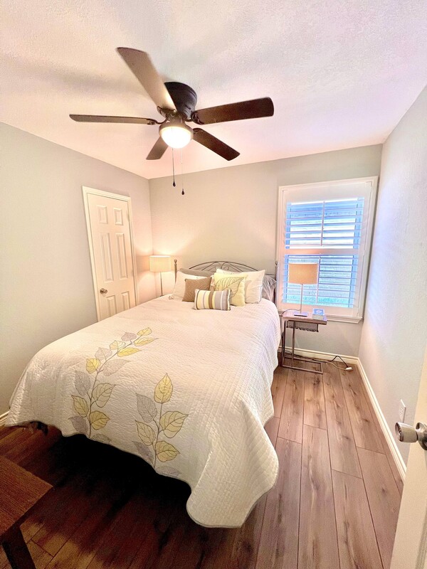 Queen Bed(Full Room) - 1