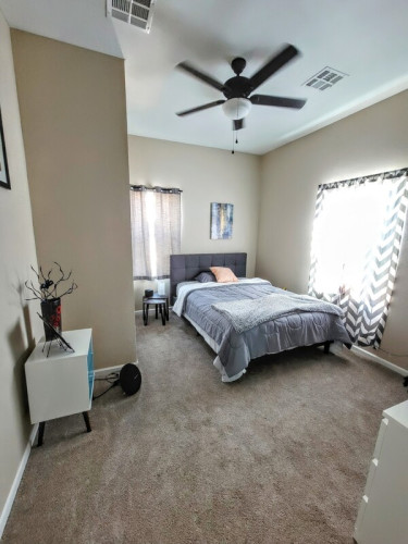 Room for rent in Globe home
