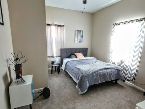 Room for rent in Globe home
