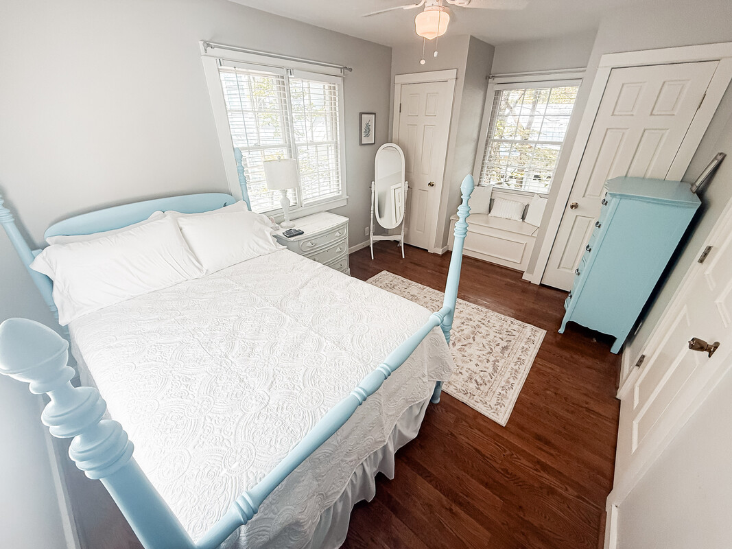Two Bedrooms (full And 2 Twins)(Single Bed) - 1