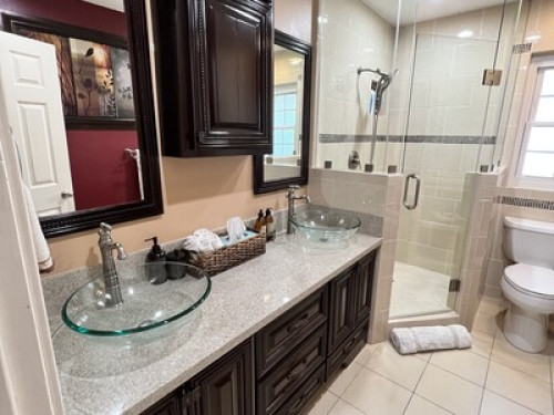 Cozy Room with Private Bathroom  - Gallery - 4