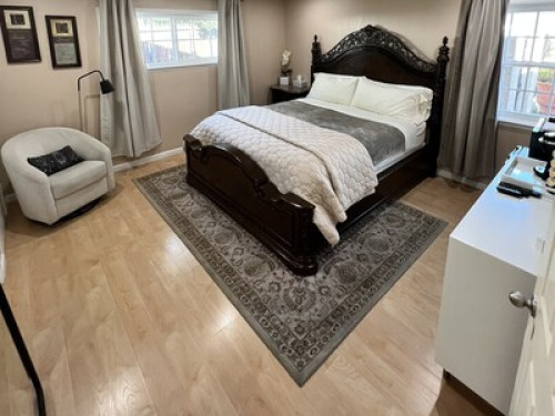 Cozy Room with Private Bathroom 