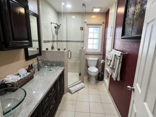 Cozy Room with Private Bathroom  - Gallery - 5