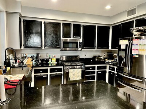 Cozy Room in Nice Area - Gallery - 5