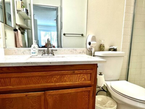 Relaxed Private Room in Glendale  - Gallery - 9