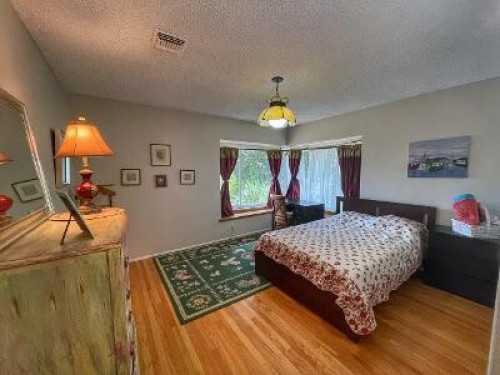 Quiet  neighborhood house   - Gallery - 13