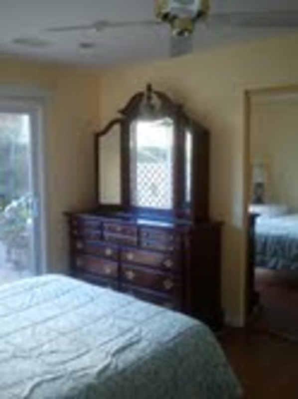 Downstairs King Bed-Private Bath-Patio(Single Bed) - 1