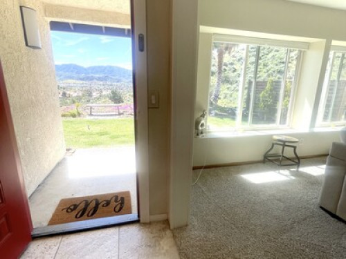 City and Mountain Views - Gallery - 6