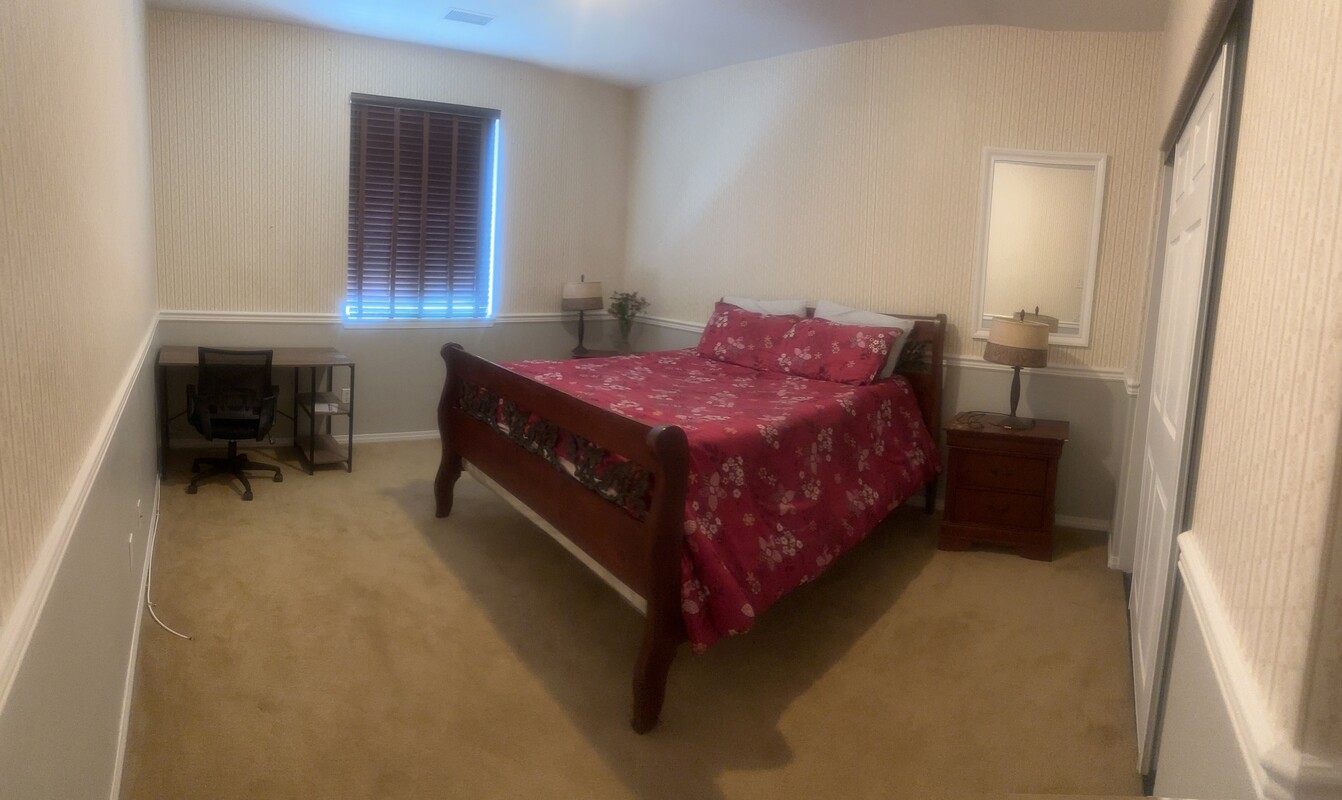 Queen Bed Big Room(Full Room) - 1