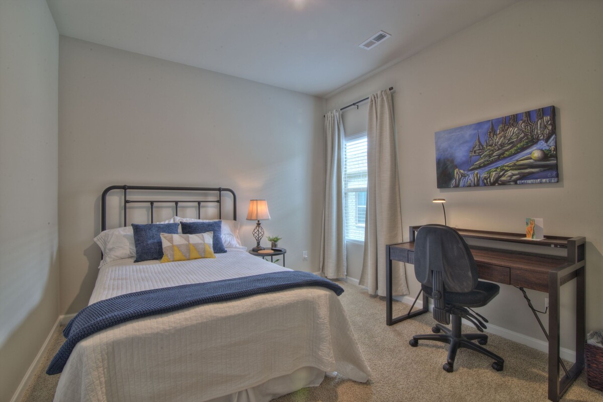 Simple 1-Bedroom In Quiet Neighborhood(Full Room) - 1