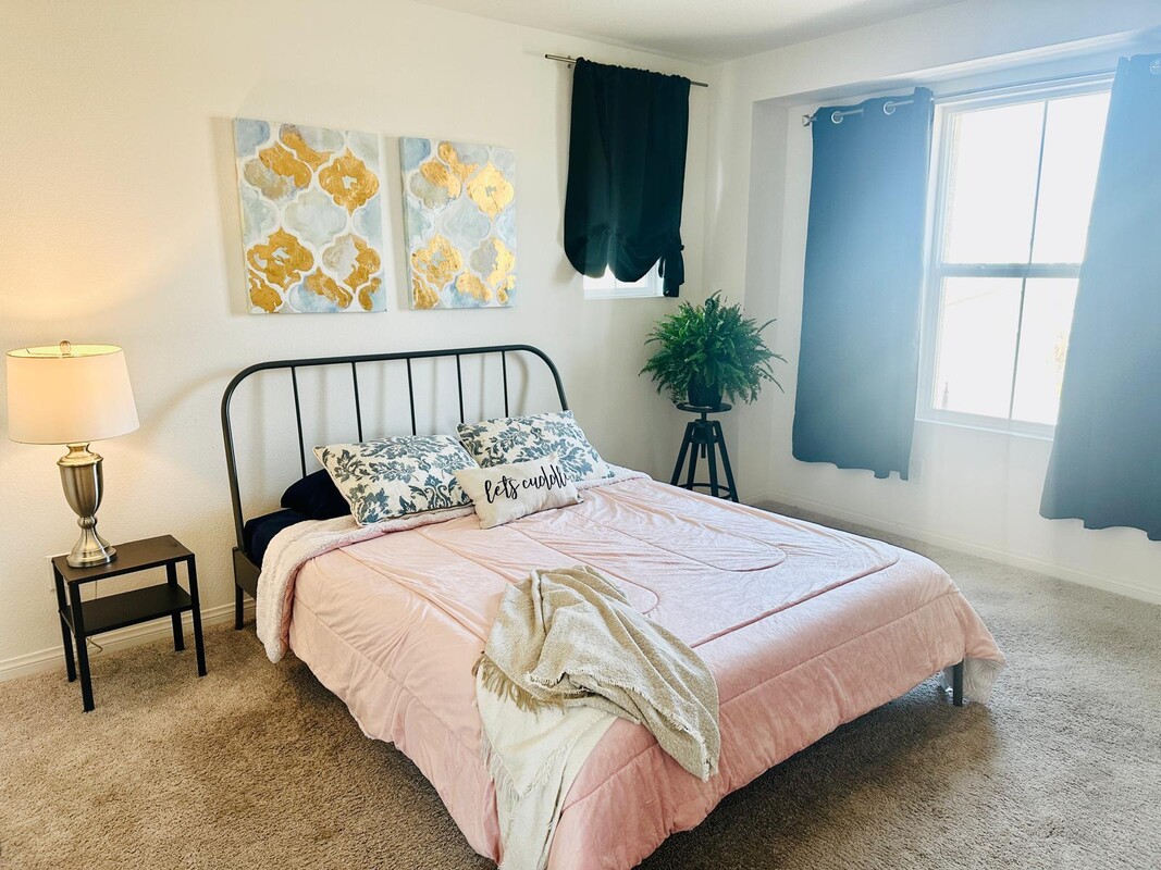 Room 2 / Upstairs Bedroom(Full Room) - 1